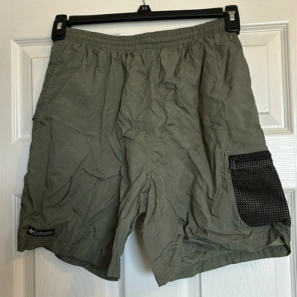 Columbia men’s vintage green packable 100% nylon shorts size small - Picture 1 of 9